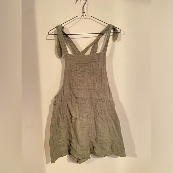 Green romper from American Eagle, size small. Never worn! - Picture 1 of 2